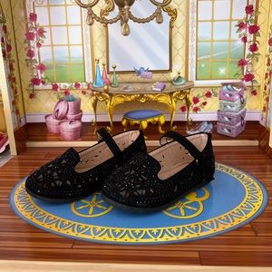 Baby girl black dress shoes size 5.